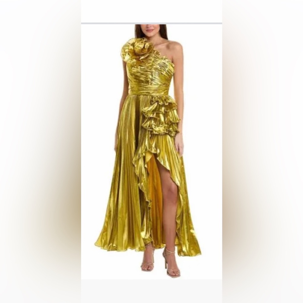 MAC DUGGAL
One Shoulder Pleated Gown. Evening dress , beautiful gown.